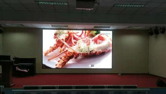 The Beijing high school 20 P2.5 indoor high-definition full-color LED display project 